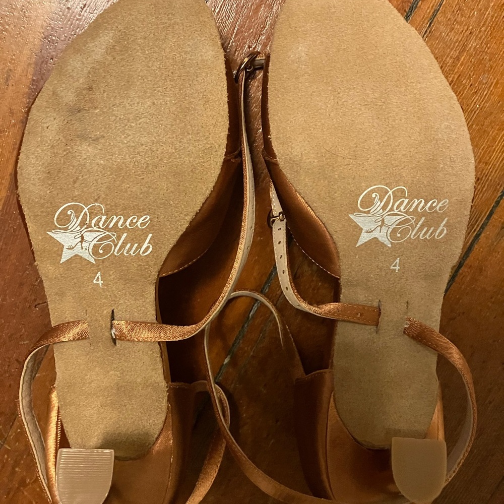 Showtime Dance Latin shoes, size 6.5 US/ 4 UK, 2 inch heel - Picture 2 of 6